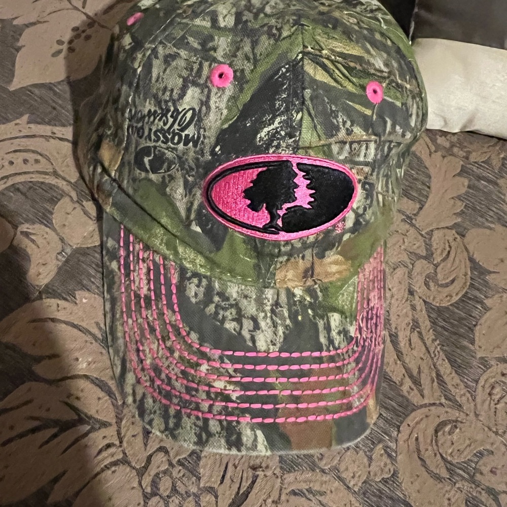 Womens Mossy Oak camo cap